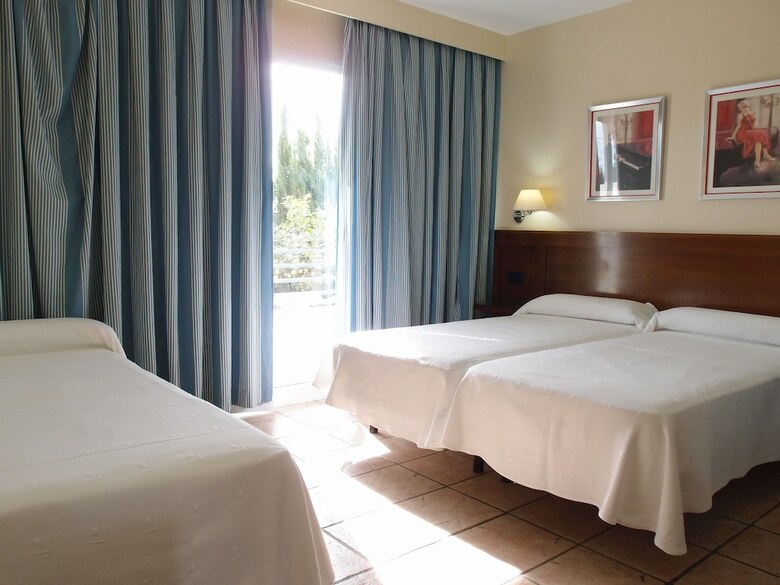 Hotel Abril