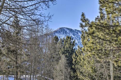 Mammoth Lakes Getaway With Shared Pool, Hot Tub