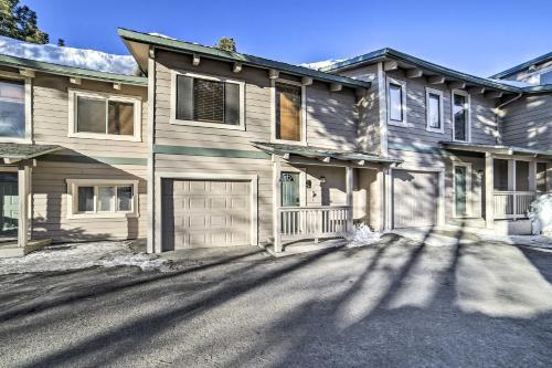 Mammoth Lakes Getaway With Shared Pool, Hot Tub