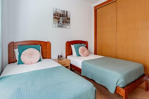 Authentic 2bdr Apartment W/pool By Lovelystay