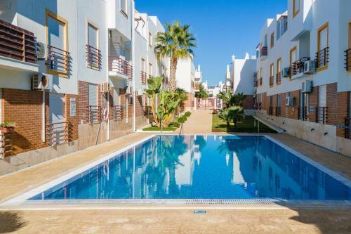 Authentic 2bdr Apartment W/pool By Lovelystay