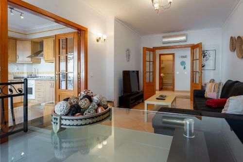 Authentic 2bdr Apartment W/pool By Lovelystay