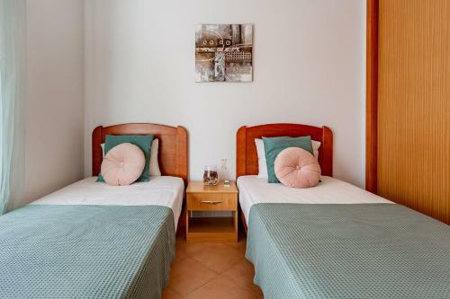 Authentic 2bdr Apartment W/pool By Lovelystay