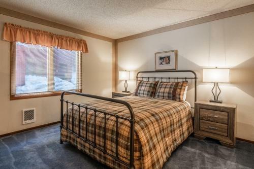 Spacious Winterset 26 2 Bedrm Plus Loft 3 Full Bathrm Townhome Sleeps 8 Steps To Free Town Shuttle