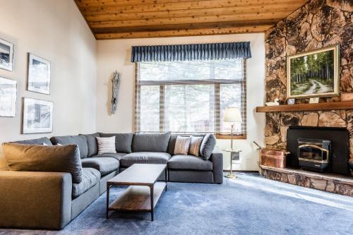 Spacious Winterset 26 2 Bedrm Plus Loft 3 Full Bathrm Townhome Sleeps 8 Steps To Free Town Shuttle
