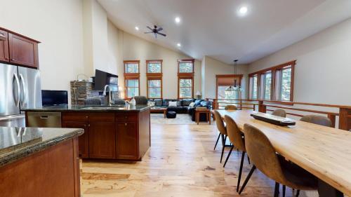 Red Slate Canyon Lodge
