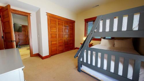 Red Slate Canyon Lodge