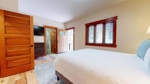 Red Slate Canyon Lodge