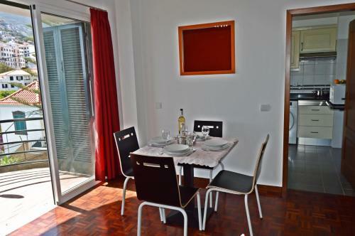 Apartment With Sea View In C�mara De Lobos