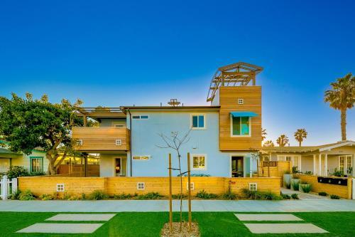 New Tremont Modern Beach Condo