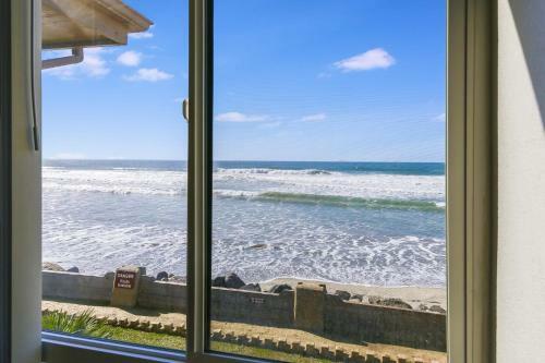 E20 - Tropical Paradise - On-the-sand