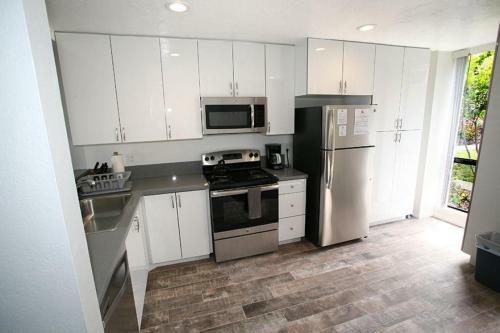 G32 - Harbor Cottage - On-the-sand