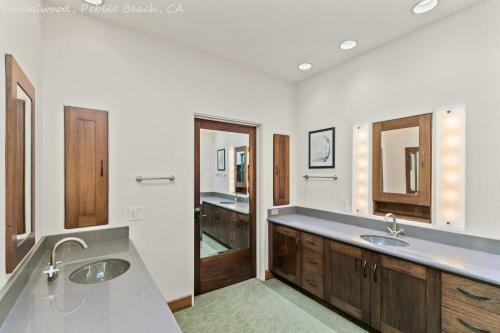 Pebble Beach Timeless Contemporary 4 Bed 5bath 30 Night Minimum
