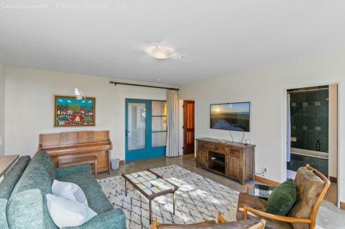 Pebble Beach Timeless Contemporary 4 Bed 5bath 30 Night Minimum