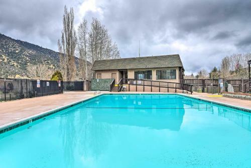 Updated Pine Mountain Club Cabin - Stone Fireplace