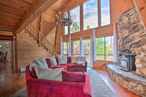 Updated Pine Mountain Club Cabin - Stone Fireplace