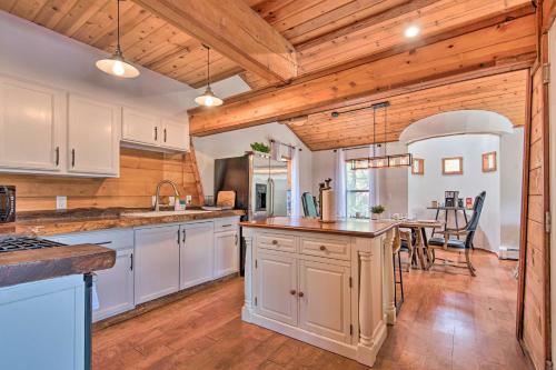 Updated Pine Mountain Club Cabin - Stone Fireplace