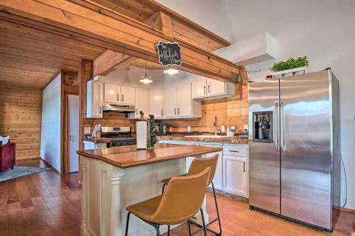 Updated Pine Mountain Club Cabin - Stone Fireplace