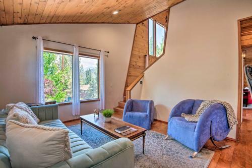 Updated Pine Mountain Club Cabin - Stone Fireplace