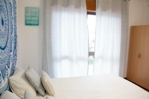 Albergue Mahara Caparica Surf Camp