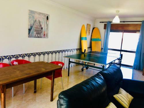 Albergue Mahara Caparica Surf Camp