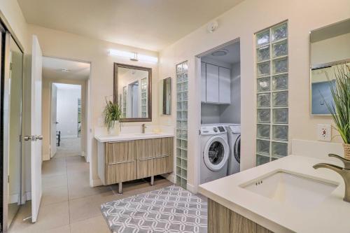 Sleek Rancho Mirage Villa Patio, Pool, Golf!