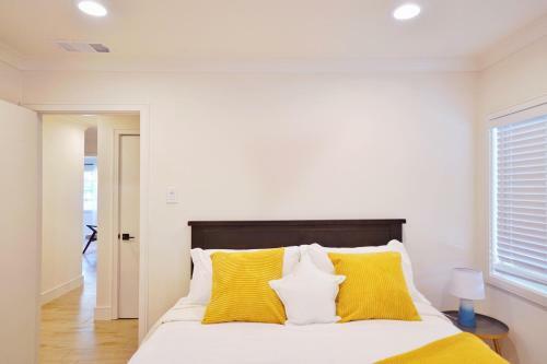 @ Marbella Lane - Vibrant 4br Rwc Ldry + P