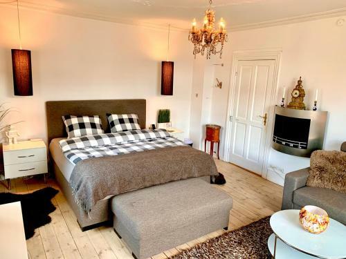 Four Individual Beautiful Spacious Rooms In Stylish Apartment
