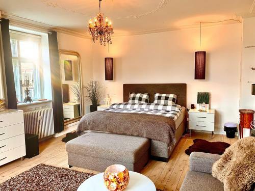 Four Individual Beautiful Spacious Rooms In Stylish Apartment