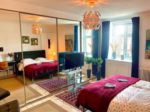 Four Individual Beautiful Spacious Rooms In Stylish Apartment