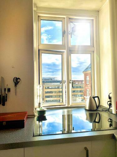 Four Individual Beautiful Spacious Rooms In Stylish Apartment
