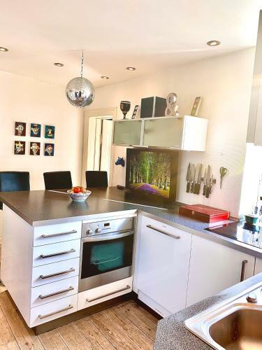 Four Individual Beautiful Spacious Rooms In Stylish Apartment
