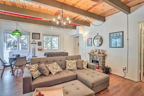 Modern Cabin With Game Room And Deck, Near Skiing