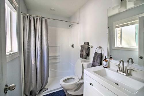 Chic Running Springs Forest Cabin With Deck!