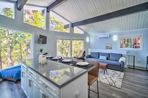 Chic Running Springs Forest Cabin With Deck!
