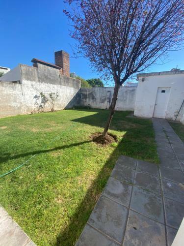 Casa De UNA Planta Con Patio Y Cochera