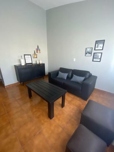 Casa De UNA Planta Con Patio Y Cochera