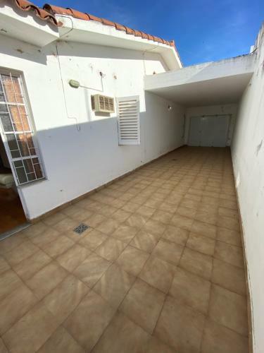 Casa De UNA Planta Con Patio Y Cochera