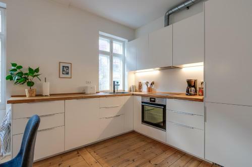 Hostal Cozy Private Basement Room With Workplace