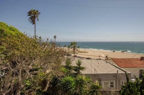 Incredible Los Angeles Beach Home With Amazing Ocean Views