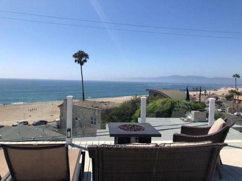 Incredible Los Angeles Beach Home With Amazing Ocean Views