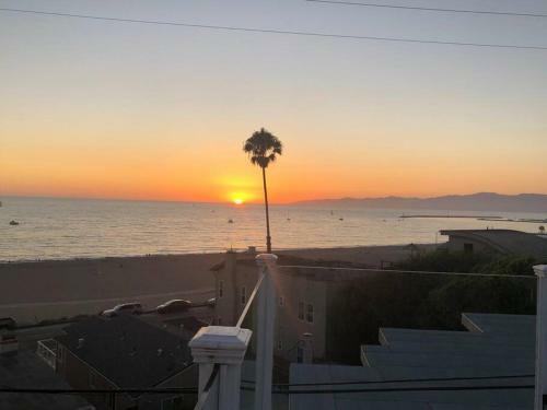 Incredible Los Angeles Beach Home With Amazing Ocean Views