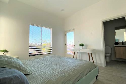 3bd/3ba Modern Hollywood Townhouse With Private Rooftop