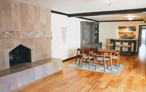 Hostal Mediterranean Chic Home With Pool & Bbq - 3 Br/2ba