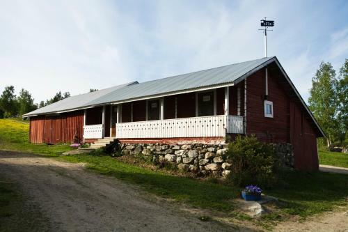 Maatilan Aittahuoneet