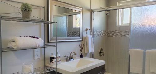 Apartamento Spacious, Chic, Pristine And Free Parking!