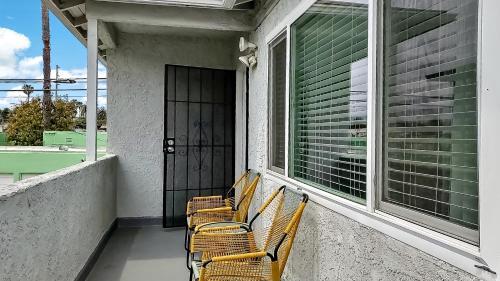 Private, Spacious Apartment With Sunny Patio