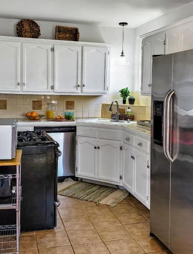 Private, Spacious Apartment With Sunny Patio