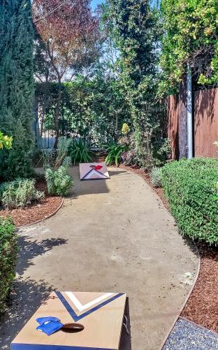 Private, Spacious Apartment With Sunny Patio