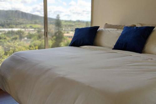 Hillside 2/2 Subdivided Home W/ Pool And Views!